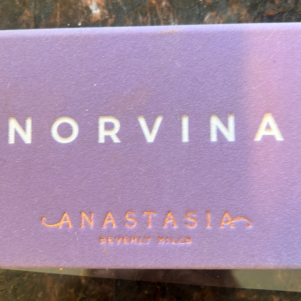 Norvina eyeshadow